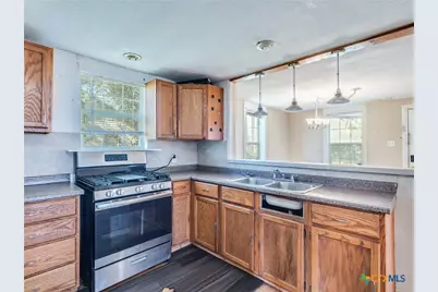 721 E Pine Street, Seguin, TX 78155 - Photo 12