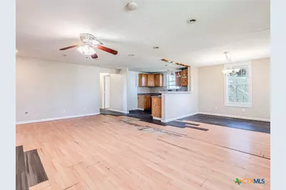 721 E Pine Street, Seguin, TX 78155 - Photo 10