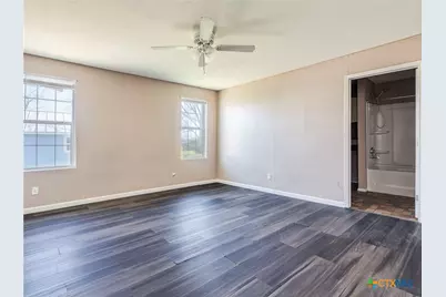 721 E Pine Street, Seguin, TX 78155 - Photo 14