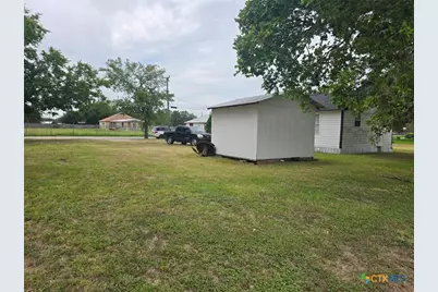 1517 School Street, Gonzales, TX 78629 - Photo 12