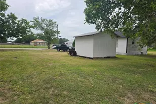 1517 School St, Gonzales, TX 78629 - Photo 12