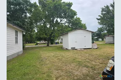 1517 School Street, Gonzales, TX 78629 - Photo 10