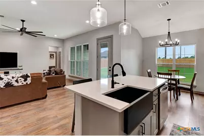 305 Turkey Lane, Victoria, TX 77905 - Photo 8