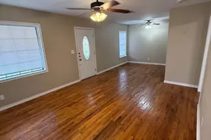 784 Samuels Ave, New Braunfels, TX 78130 - Photo 2