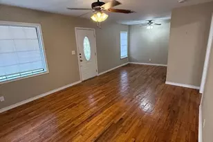 784 Samuels Ave, New Braunfels, TX 78130 - Photo 2