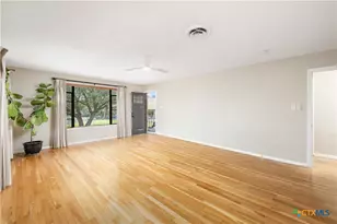 162 New York Ave, New Braunfels, TX 78130 - Photo 14