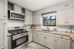 162 New York Ave, New Braunfels, TX 78130 - Photo 8