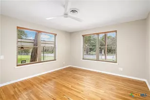 162 New York Ave, New Braunfels, TX 78130 - Photo 16