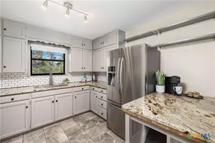 162 New York Ave, New Braunfels, TX 78130 - Photo 10