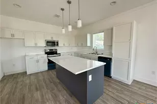 203 Villa St, Cuero, TX 77954 - Photo 4