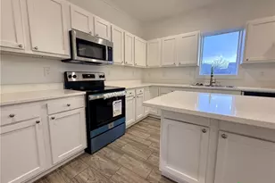 203 Villa St, Cuero, TX 77954 - Photo 4