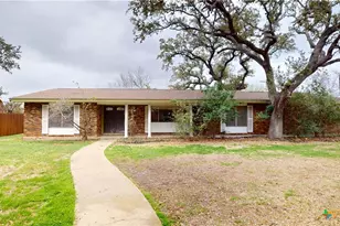 204 W Johnson St, Cuero, TX 77954 - Photo 1