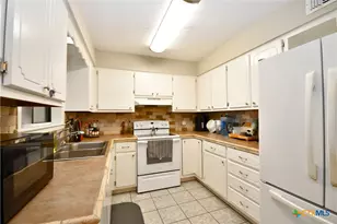 100 Seascape Dr, Port Lavaca, TX 77979 - Photo 8