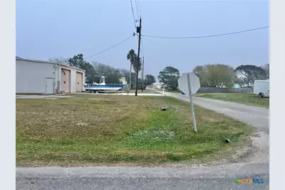 612 W Jefferson Avenue, Port O'Connor, TX 77982 - Photo 8