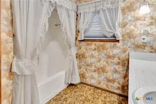 10957 N US Hwy 77, Schulenburg, TX 78956 - Photo 12