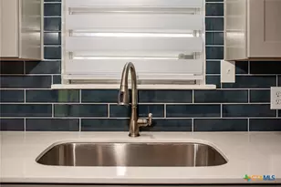 1105 W St Louis Ave, Seadrift, TX 77983 - Photo 6