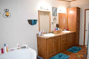 443 Co Rd 280, Shiner, TX 77984 - Photo 10