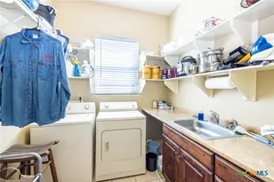 1338 Donovan St, Gonzales, TX 78629 - Photo 14