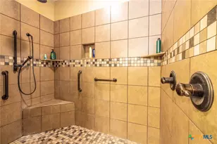 1338 Donovan St, Gonzales, TX 78629 - Photo 16