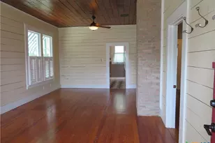 610 E Krezdorn St, Seguin, TX 78155 - Photo 6