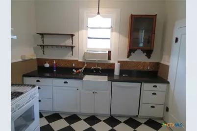 610 E Krezdorn Street, Seguin, TX 78155 - Photo 18