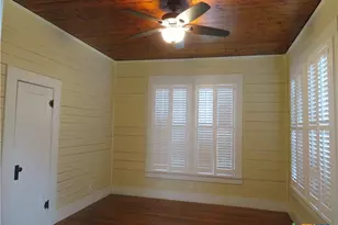 610 E Krezdorn St, Seguin, TX 78155 - Photo 8