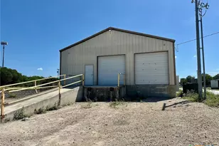 232 W New Braunfels St, Seguin, TX 78155 - Photo 2