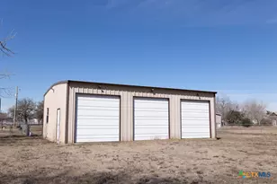 202 E 4th St, Nordheim, TX 78141 - Photo 4