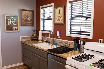 202 E 4th St., Nordheim, TX 78141 - Photo 4