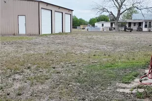 202 E 4th St, Nordheim, TX 78141 - Photo 28