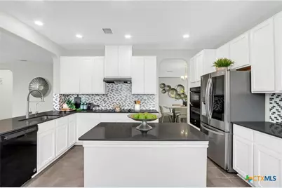 2077 Oxbow Circle, New Braunfels, TX 78130 - Photo 10