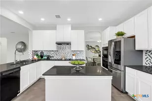 2077 Oxbow Cir, New Braunfels, TX 78130 - Photo 10