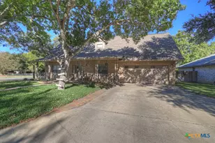 1074 Camellia Ln, New Braunfels, TX 78130 - Photo 2