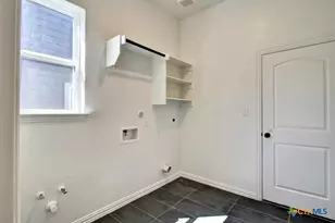 1237 Casetta Run, New Braunfels, TX 78130 - Photo 6