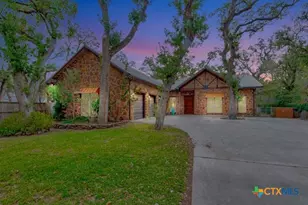 402 Sunset Dr, Edna, TX 77957 - Photo 2