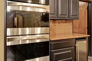 402 Sunset Dr, Edna, TX 77957 - Photo 16