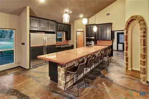 402 Sunset Dr, Edna, TX 77957 - Photo 10