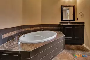 402 Sunset Dr, Edna, TX 77957 - Photo 26