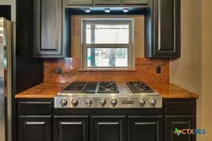 402 Sunset Dr, Edna, TX 77957 - Photo 14