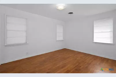 2010 S 49th Street, Temple, TX 76504 - Photo 10