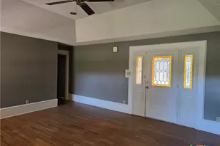 241 Galvin Dr, Seguin, TX 78155 - Photo 4