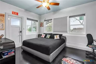 503 S Austin St, Seguin, TX 78155 - Photo 32