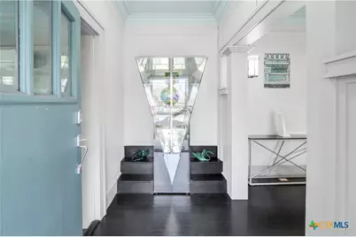 503 S Austin Street, Seguin, TX 78155 - Photo 10