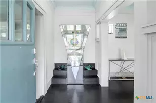 503 S Austin St, Seguin, TX 78155 - Photo 10