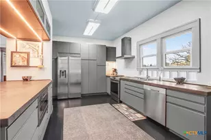 503 S Austin St, Seguin, TX 78155 - Photo 16