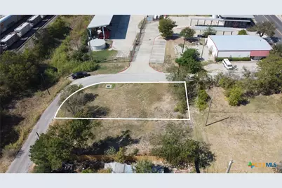 1018 W 1st Street, Taylor, TX 76574 - Photo 8