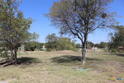 1018 W 1st Street, Taylor, TX 76574 - Photo 10