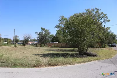 1018 W 1st Street, Taylor, TX 76574 - Photo 12