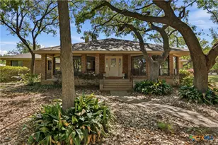 202 Wedgewood, Seguin, TX 78155 - Photo 2