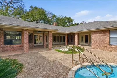 202 Wedgewood, Seguin, TX 78155 - Photo 34